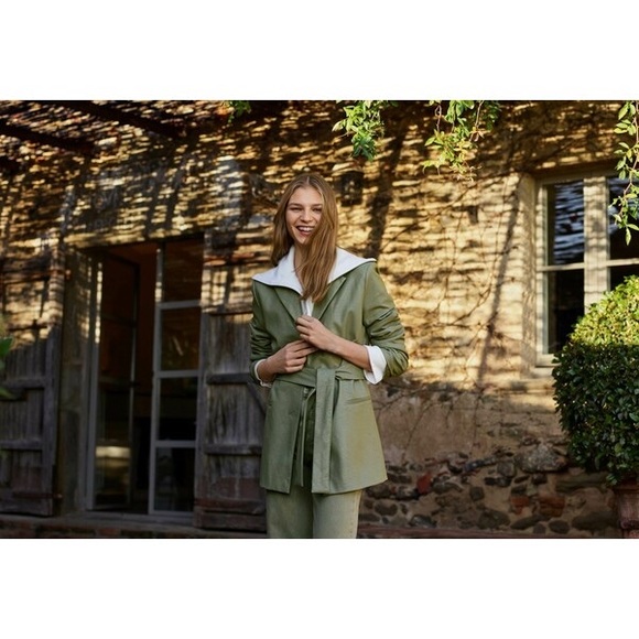 NWT Mango Leather-effect faux leather suit jacket with belt - Picture 3 of 11